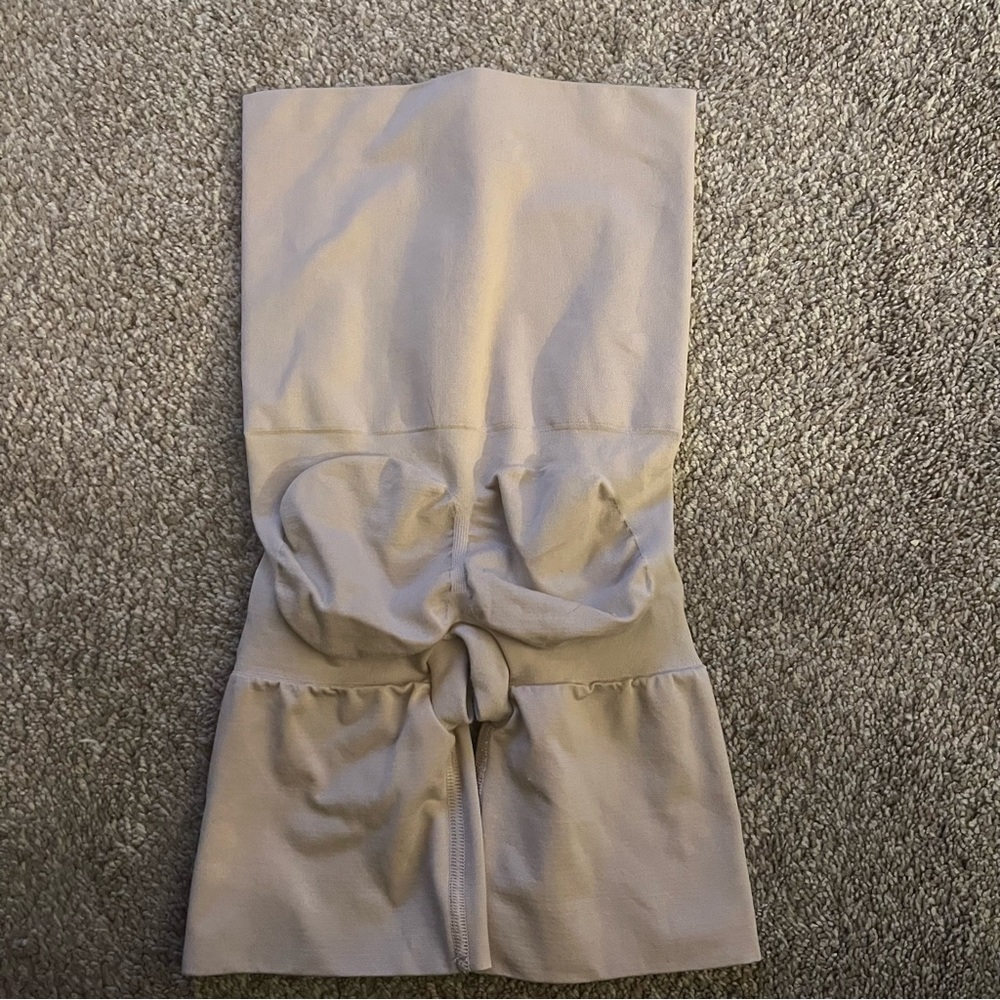 ASSETS BY SPANX HIGH WAIST SHORTS SHAPEWEAR NUDE (P) - Picture 4 of 6